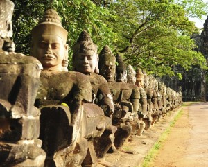 Angkor-Thom-Front-Gate-in-Cambodia-000029494660_Medium (1)